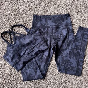 CVG Constantly Varied Gear T-Flex Gym Set Womens XS Sports Bra And Leggings Dino